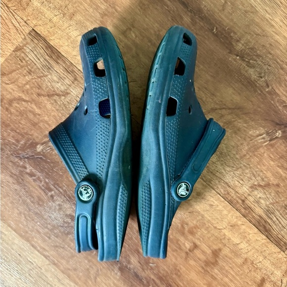 CROCS Navy Sandals size Men 7 Women 8.5–9 - Picture 2 of 5